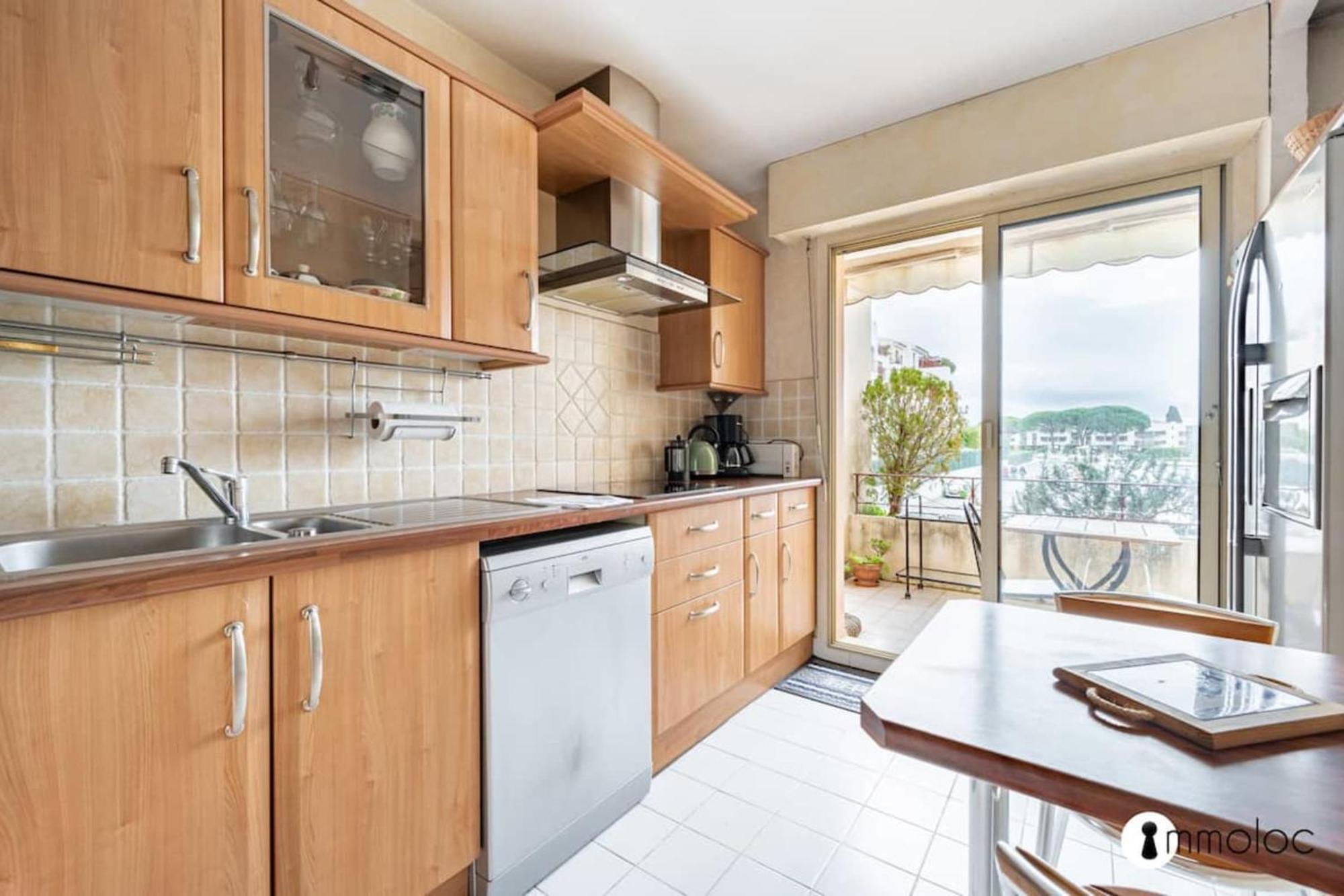 Spacious Apartment With Pool Located In The Marina Of Mandelieu Exterior foto
